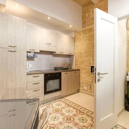 Authentic 2br House Of Character With Terrace By 360 Estates * Naxxar