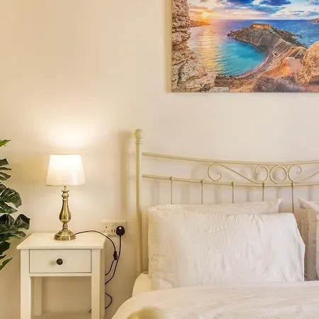 Authentic 2br House Of Character With Terrace By 360 Estates * Naxxar