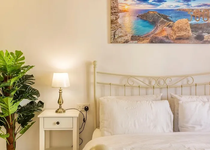 Authentic 2br House Of Character With Terrace By 360 Estates * Naxxar